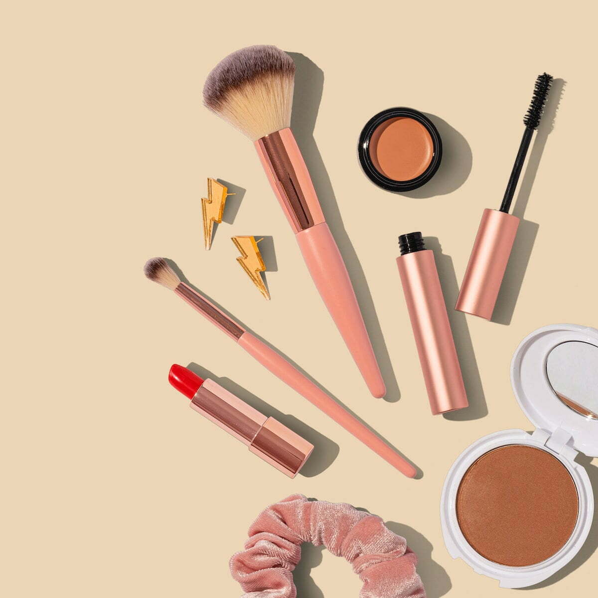 How To Make It In The Beauty Industry: 8 Key Characteristics Needed to Succeed pink and brown makeup brush set