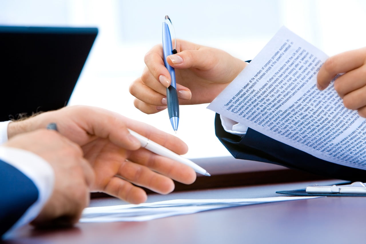 As a debt collection agency, it cooperates with insurance companies laptop, office, hand