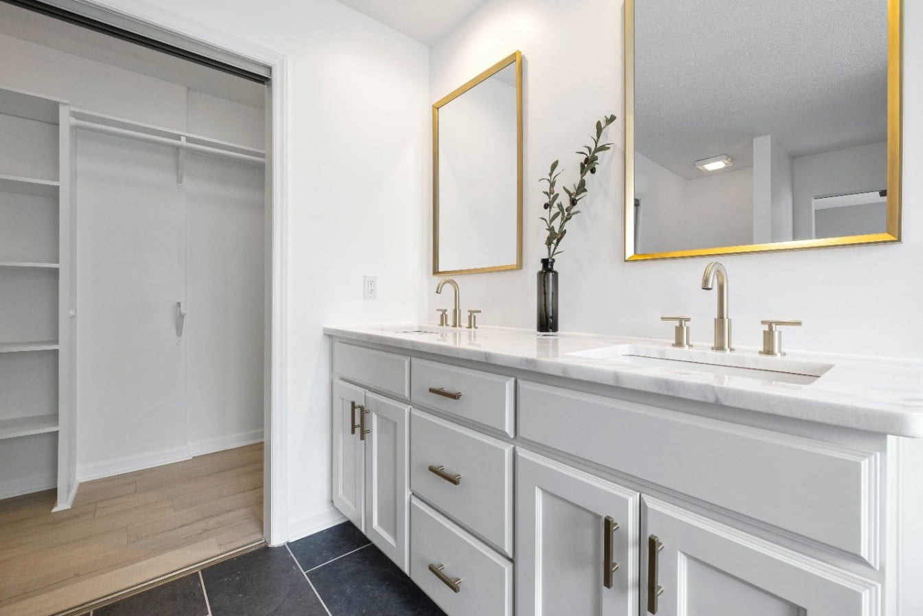 Maximizing Space in Your Bathroom: Clever Strategies for Creating a Spacious and Functional Oasis word-image-10409-1