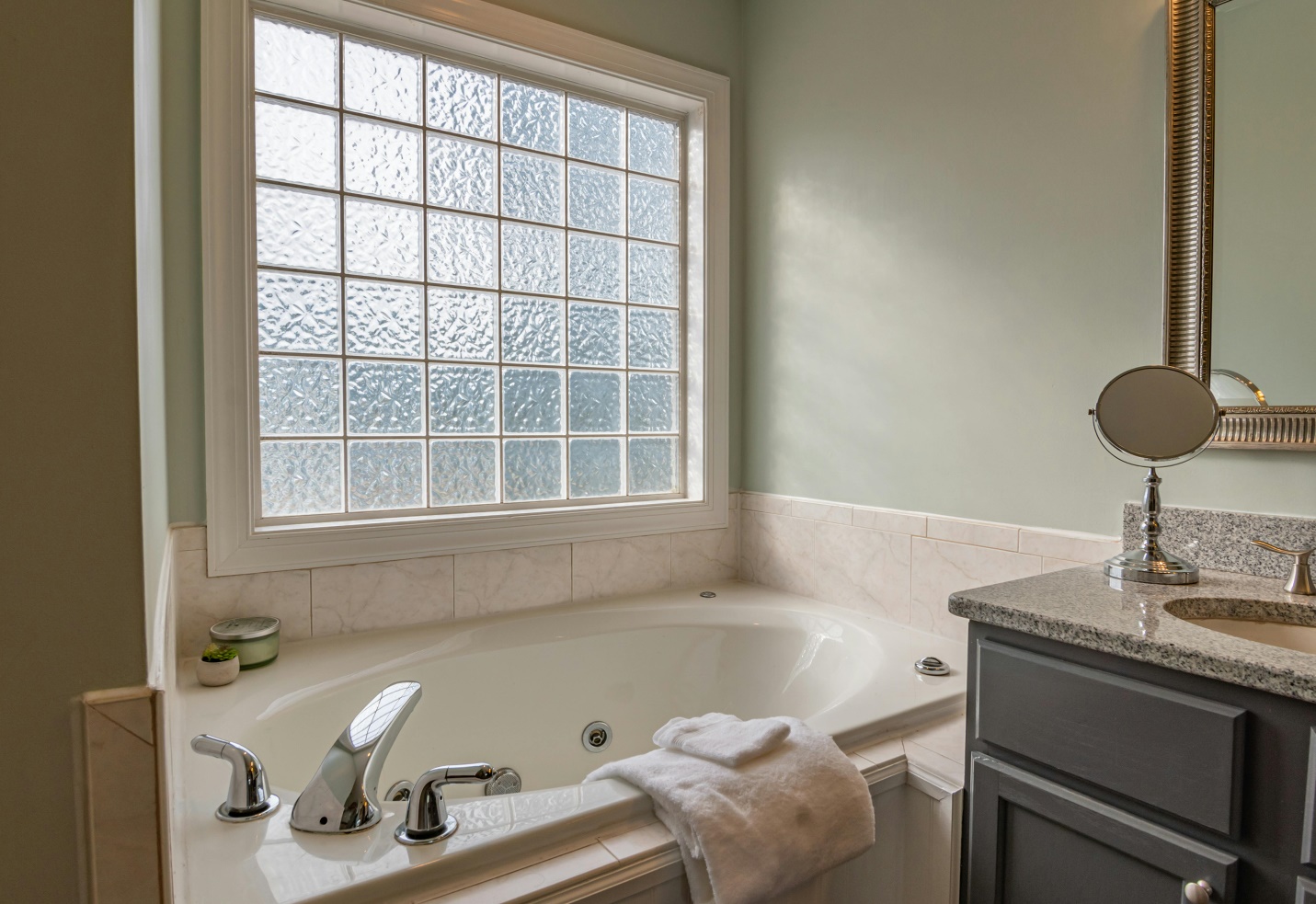 Small Bathroom Makeovers for Maximum Impact word-image-11813-1