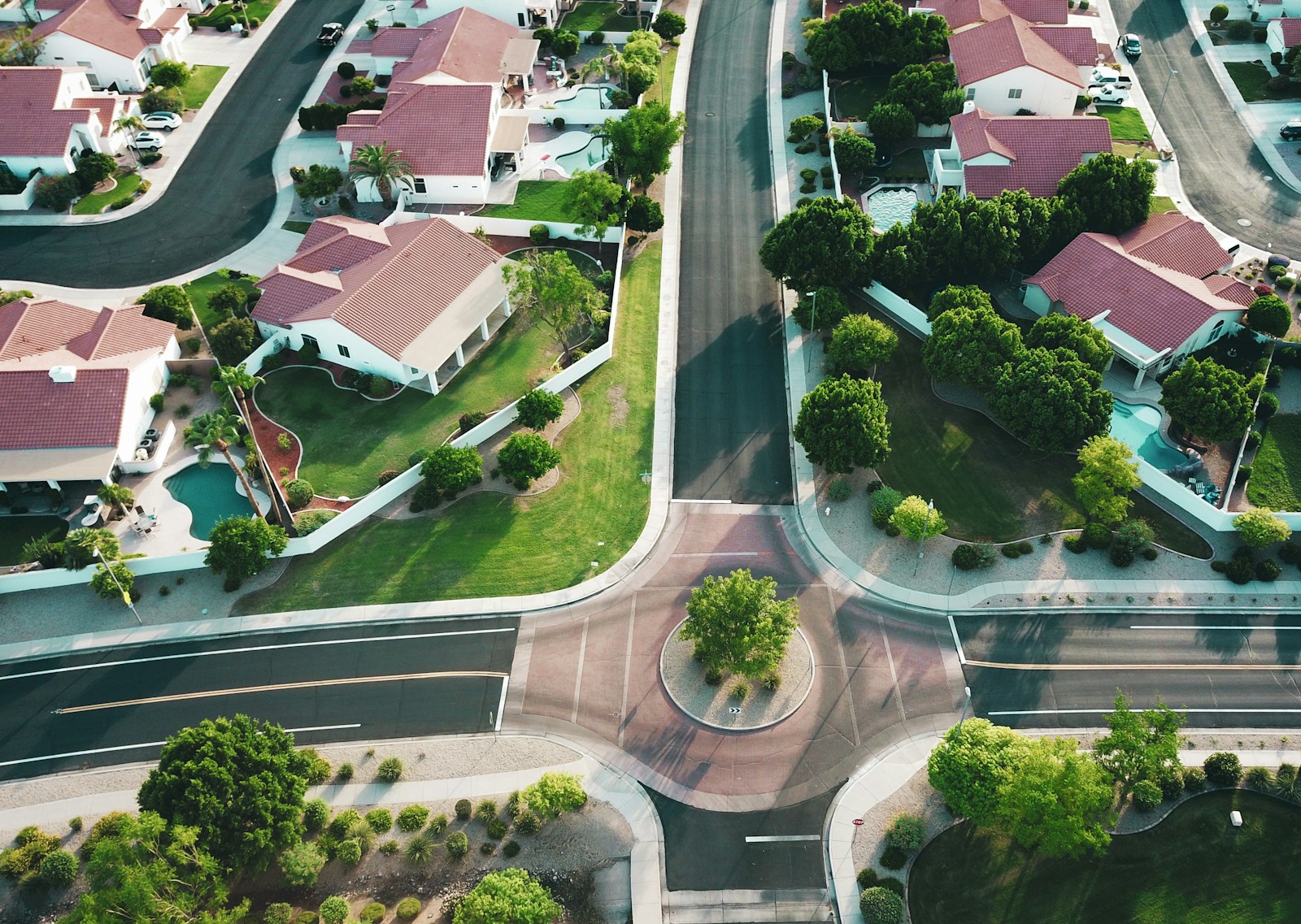 How to Find a NJ Real Estate License Course Online white-and-red houses