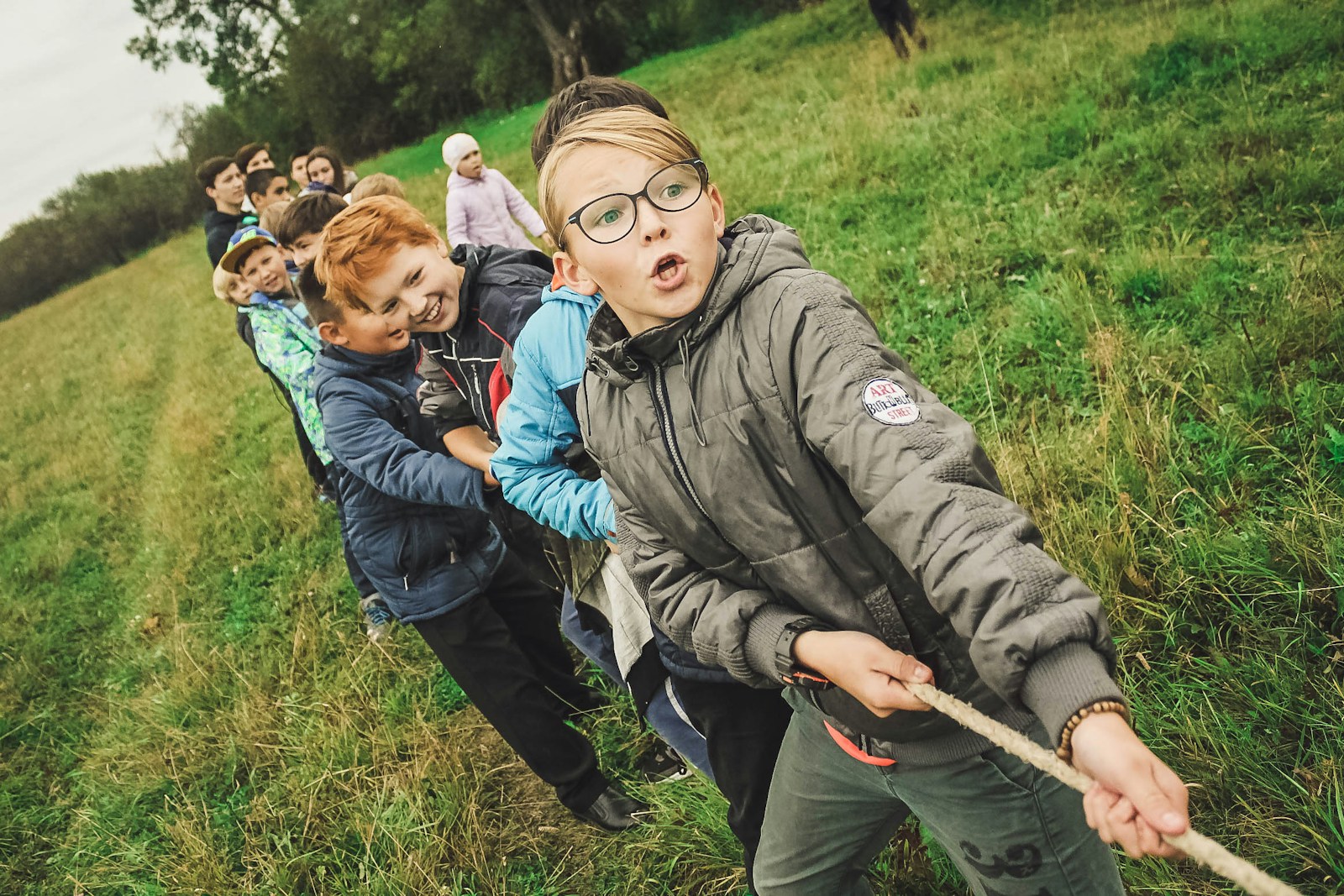 Planning Unforgettable Educational Adventures: Tips for School Camps group of children pulling brown rope