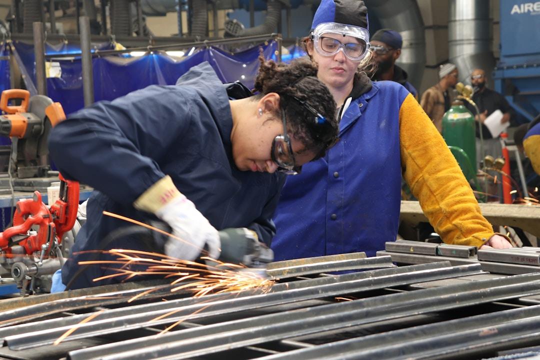 Finding Your Career Path: Alternative Options to Traditional Degree Programs img